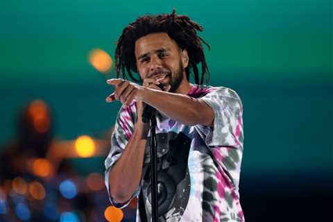 J. Cole Shouts Out Couple for Getting Engaged During ‘Life Sentence’ at His Show