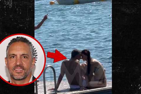 Mauricio Umansky Kissing Mystery Girl in Monte Carlo