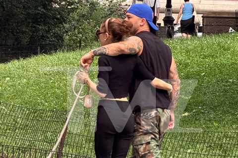Ariana Grande & Ricky Alvarez Cozy Up During Central Park Stroll