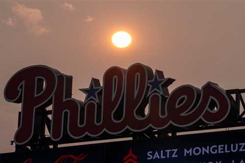 Smoky Mets-Phillies conditions caused ‘burning’ eyes — and felt like ‘you were sitting by a..