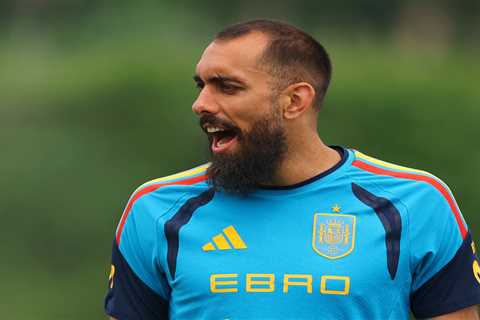 Spanish goalkeeper doesn’t ‘want to go to prison’ for refusing to shake Trump’s hand if team wins..