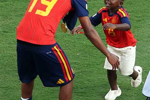 Lamine Yamal hugs overjoyed 3-year-old brother in wholesome World Cup moment
