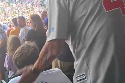 Cubs fan who slapped national anthem sitter ID’d as Vietnam vet — as he reveals what happened off..