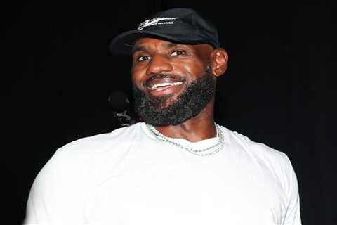 LeBron James has NBA free agency — and Lakers — in holding pattern