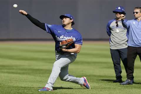 Shohei Ohtani throws Dodgers bullpen session in ‘big sign’ for knee injury recovery