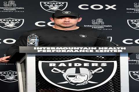Raiders’ Klint Kubiak drops telling 5-word reaction to WR room at training camp