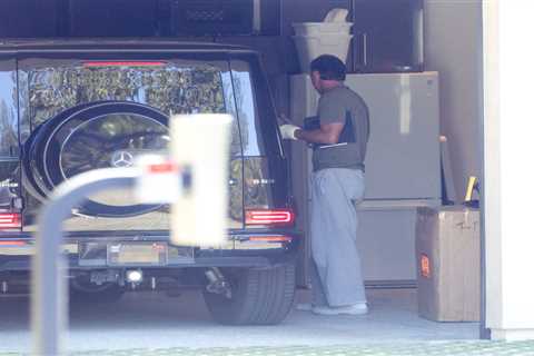 Bandaged Kyle Shanahan seen for first time since violent car wreck