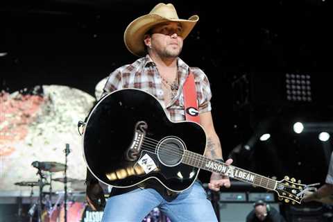 Chart Rewind: In 2011, Jason Aldean Added Another No. 1 ‘Anthem’