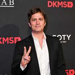 Rob Thomas Apologizes After ‘Almost Killing’ Matchbox Twenty Bandmate With Flying Mic Stand: ‘I..