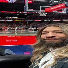 Royce White wears blonde wig while sitting courtside at Fever game — days after WNBA bans him from..