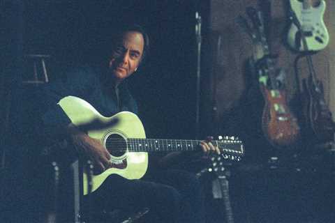 Six Decades After His Debut Album, Neil Diamond Reflects on ‘Capturing Magic in a Bottle’