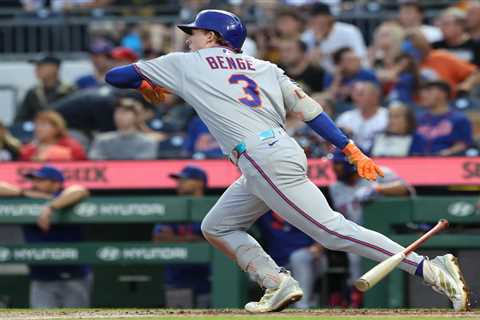 Carson Benge exits after crashing into wall to make catch in potential Mets scare