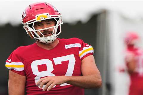 Travis Kelce prop prediction: Take advantage of Chiefs tight end’s discounted line in his 14th..
