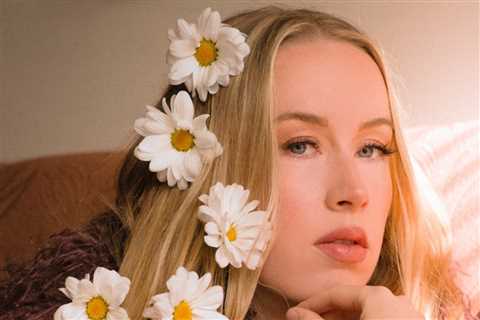 Former Molly Tuttle & Golden Highway Fiddler Bronwyn Talks Songwriting On New Album For the First..