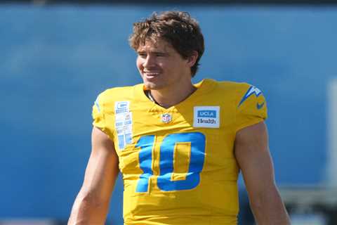 Justin Herbert, Madison Beer pack on the PDA during Chargers’ joint practice with 49ers