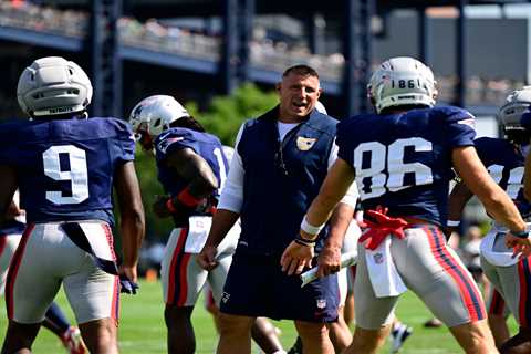 Mike Vrabel in middle of heated moment at Patriots-Eagles joint practice