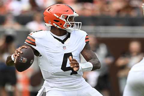 Browns make starting quarterback decision after Deshaun Watson-Shedeur Sanders battle