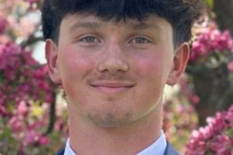 Wisconsin high school QB dead at 17 after suffering injuries in game