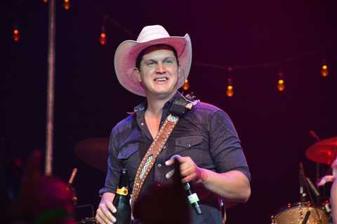 Chart Rewind: In 2016, Jon Pardi’s ‘Boots’ Stepped to No. 1 on Country Airplay