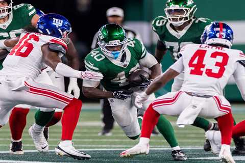 Jets’ Chip Trayanum carted off, taken to hospital with neck injury in scary scene