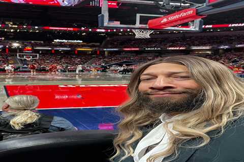 Royce White wears blonde wig while sitting courtside at Fever game — days after WNBA bans him from..