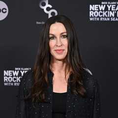 Alanis Morissette Sues Ex-Tour Manager for Fraud & Extortion: ‘Incompetent Blackmailer’