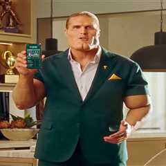 The truth behind bizarre Clay Matthews photos as fans go wild