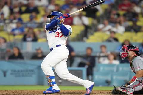 Teoscar Hernández found his swing in time to save job, spark Dodgers walk-off win
