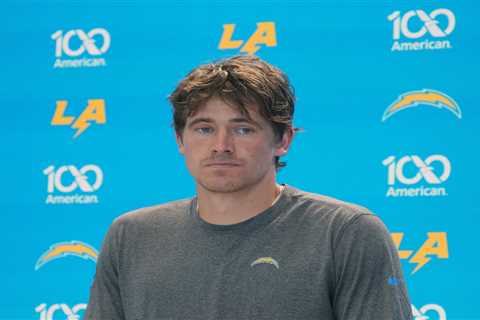 Justin Herbert nearly gets blindsided in bizarre Chargers practice scare
