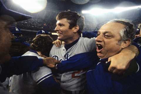 Robert De Niro expected to play Dodgers legend Tommy Lasorda in upcoming Hollywood blockbuster