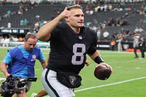 Kirk Cousins has hilarious mic’d-up response after passing John Elway on all-time touchdown passes..