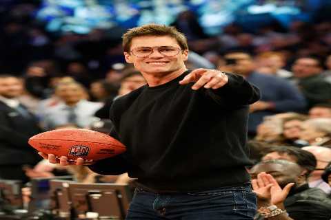 Tom Brady flashes rare $160K Patek Philippe watch for 49ers-Seahawks game